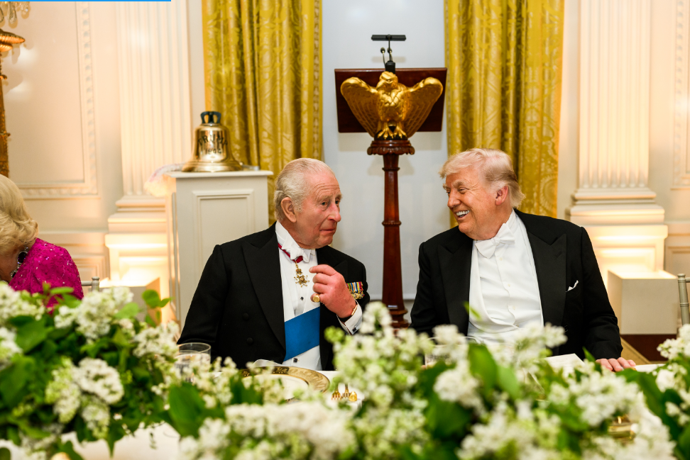 Макрон відреагував на жарт Чарльза над Трампом у Білому домі